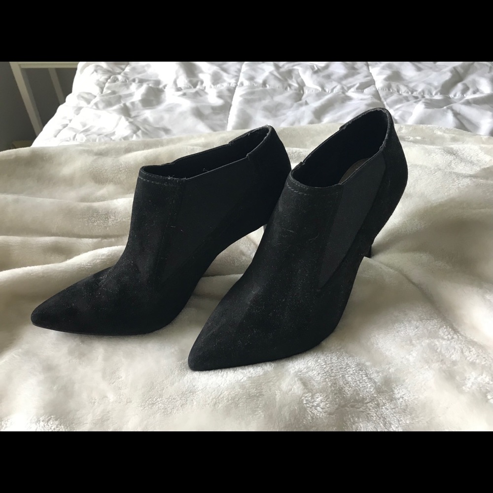Jones New York Ariana Black Suede Bootie